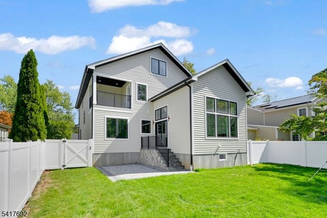 94 E Cedar St, Livingston Twp., NJ 07039