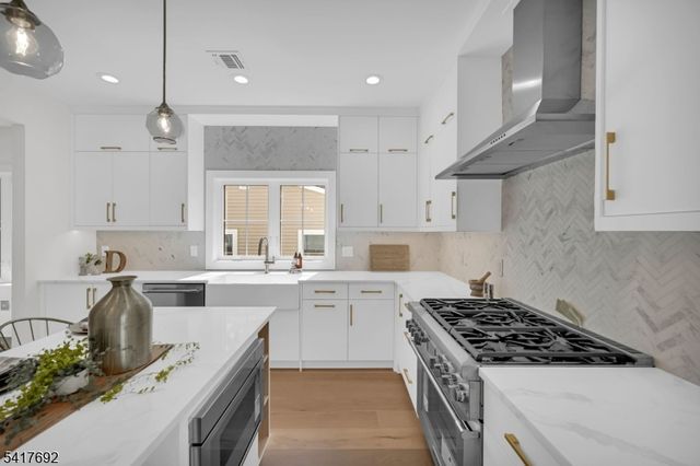 94 E Cedar St, Livingston Twp., NJ 07039