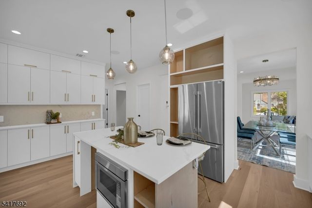 94 E Cedar St, Livingston Twp., NJ 07039