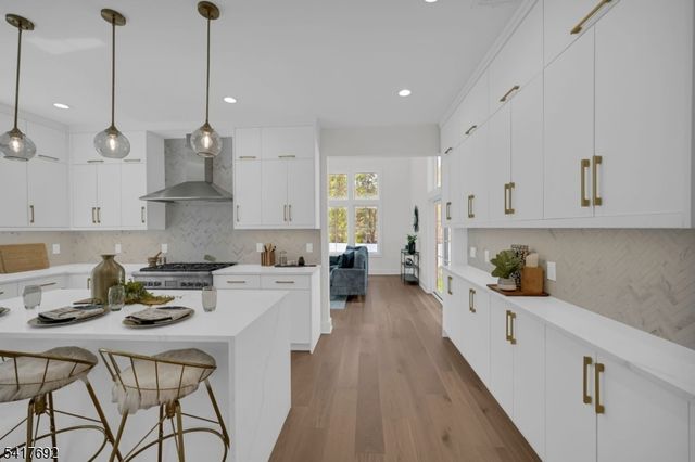 94 E Cedar St, Livingston Twp., NJ 07039