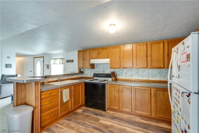12710 Lisbon Street SE, Paris, OH 44669