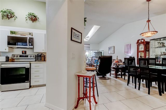 39650 US HIGHWAY 19 N 1112, Tarpon Springs, FL 34689