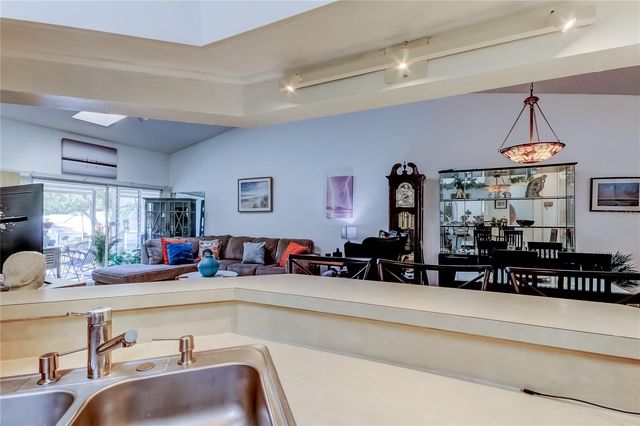 39650 US HIGHWAY 19 N 1112, Tarpon Springs, FL 34689