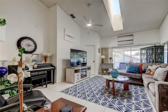 39650 US HIGHWAY 19 N 1112, Tarpon Springs, FL 34689