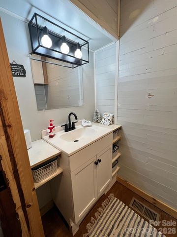 98 Poplar Springs Road, Hiddenite, NC 28625