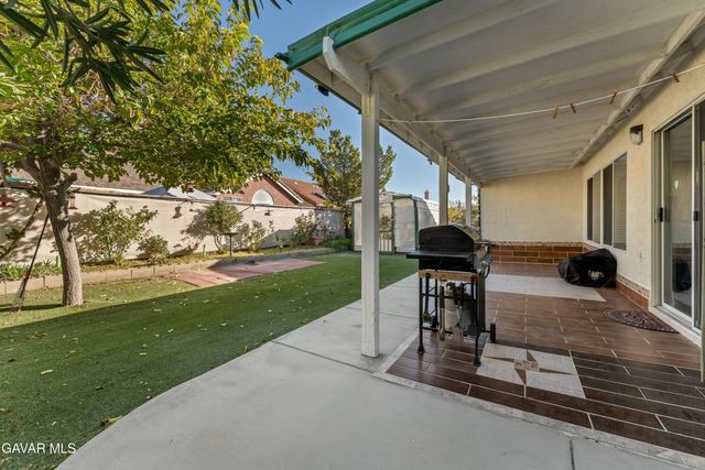 3425 Summer Breeze Avenue, Rosamond, CA 93560
