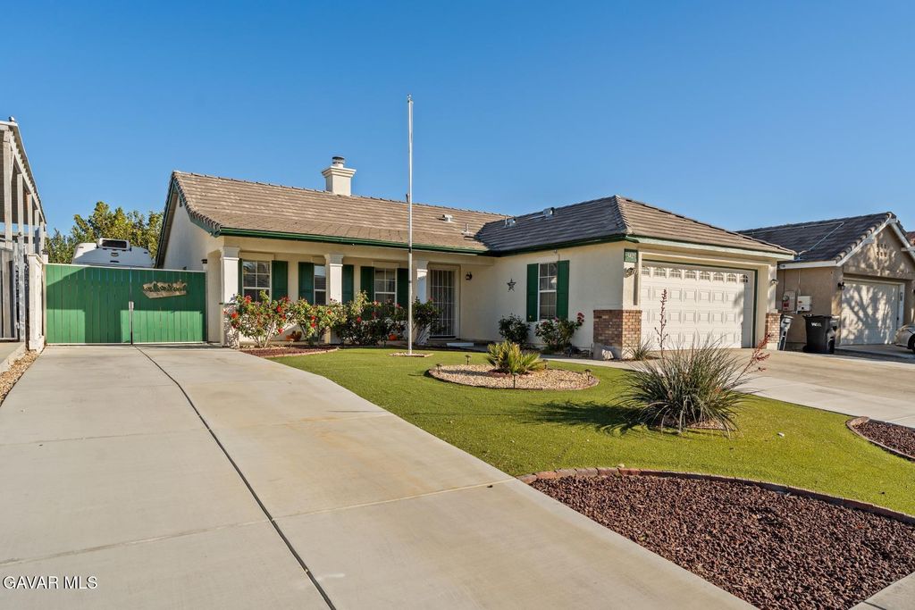 3425 Summer Breeze Avenue, Rosamond, CA 93560