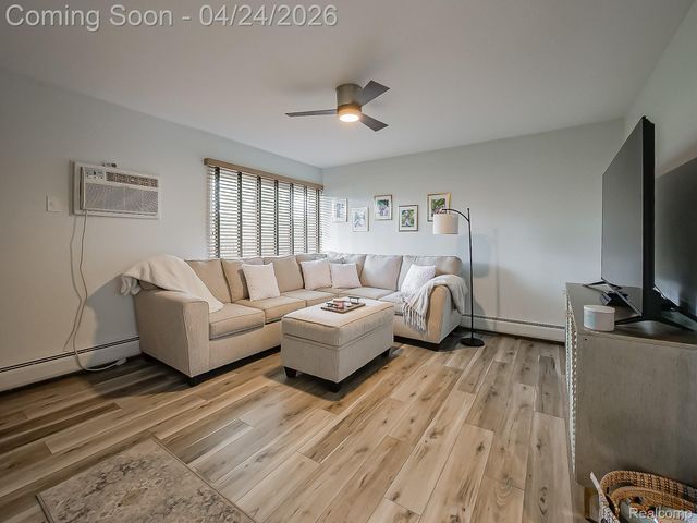 3433 Hillside Drive, Royal Oak, MI 48073