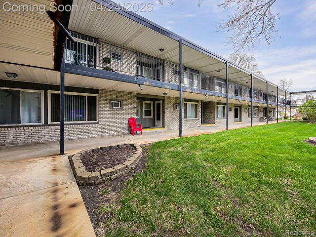 3433 Hillside Drive, Royal Oak, MI 48073