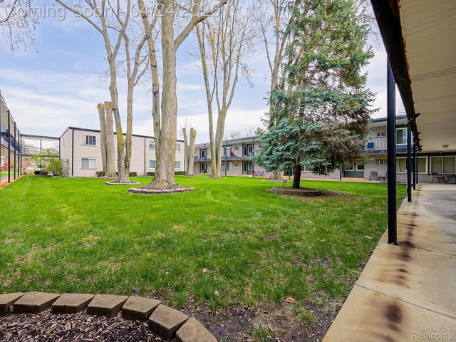 3433 Hillside Drive, Royal Oak, MI 48073