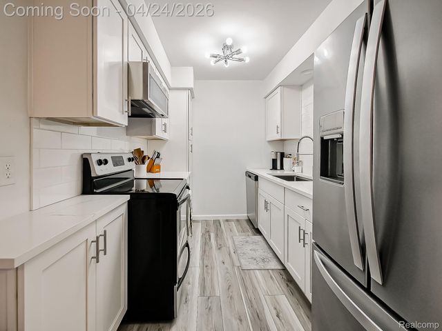 3433 Hillside Drive, Royal Oak, MI 48073