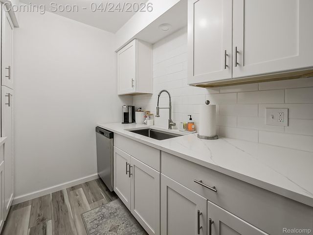 3433 Hillside Drive, Royal Oak, MI 48073