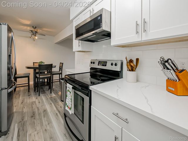 3433 Hillside Drive, Royal Oak, MI 48073