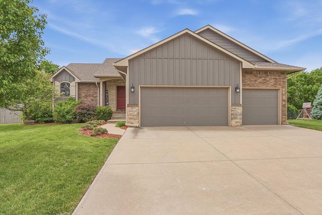 2615 N Woodridge Ct, Wichita, KS 67226