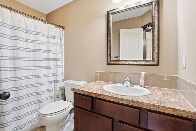 2615 N Woodridge Ct, Wichita, KS 67226