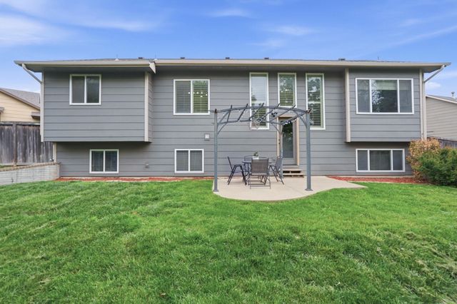 2615 N Woodridge Ct, Wichita, KS 67226