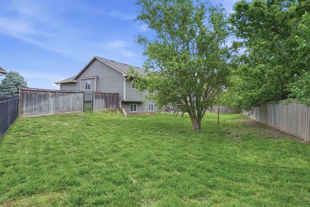 2615 N Woodridge Ct, Wichita, KS 67226