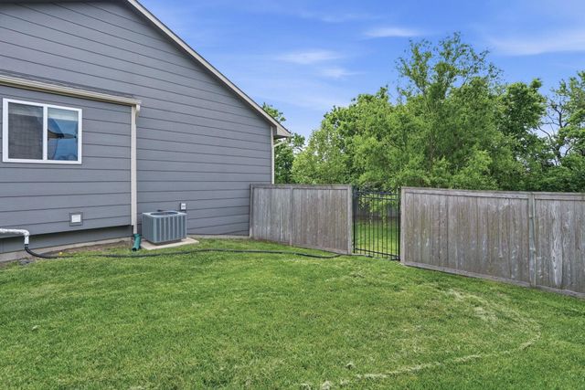 2615 N Woodridge Ct, Wichita, KS 67226