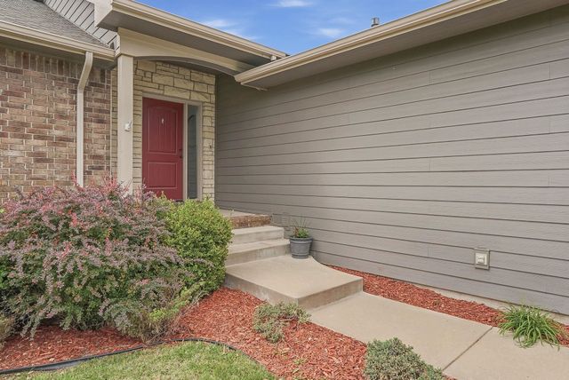 2615 N Woodridge Ct, Wichita, KS 67226
