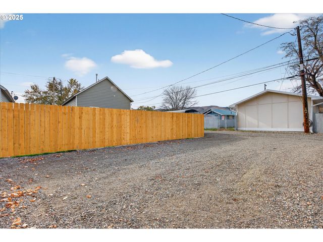 2645 9TH St, Baker City, OR 97814