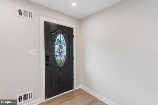 56 GEORGETOWN BLVD, Barnegat, NJ 08005