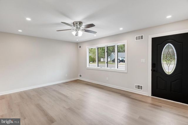 56 GEORGETOWN BLVD, Barnegat, NJ 08005