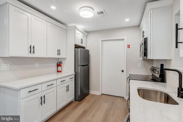 56 GEORGETOWN BLVD, Barnegat, NJ 08005