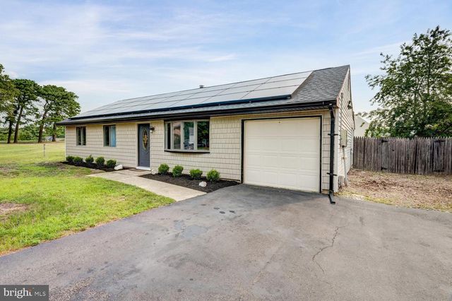 56 GEORGETOWN BLVD, Barnegat, NJ 08005