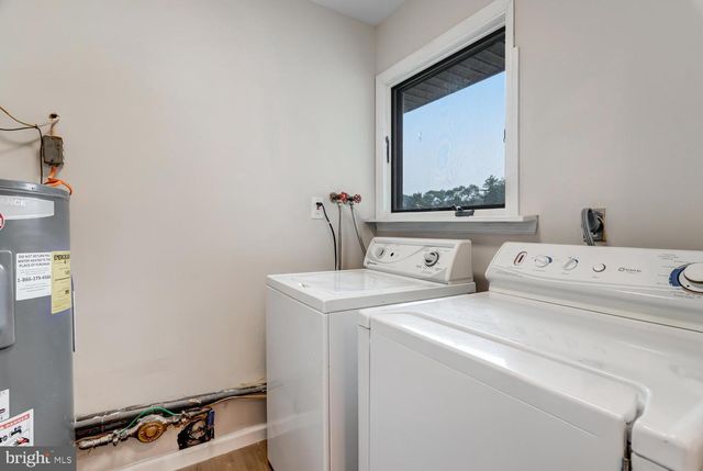 56 GEORGETOWN BLVD, Barnegat, NJ 08005