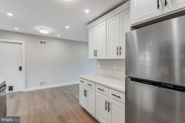 56 GEORGETOWN BLVD, Barnegat, NJ 08005
