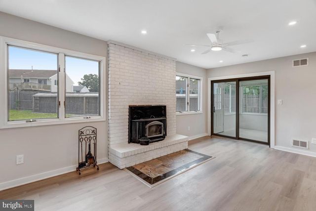 56 GEORGETOWN BLVD, Barnegat, NJ 08005