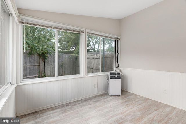 56 GEORGETOWN BLVD, Barnegat, NJ 08005