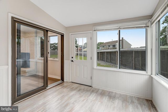 56 GEORGETOWN BLVD, Barnegat, NJ 08005