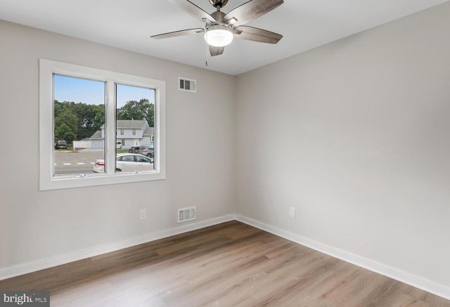 56 GEORGETOWN BLVD, Barnegat, NJ 08005
