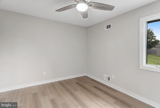 56 GEORGETOWN BLVD, Barnegat, NJ 08005