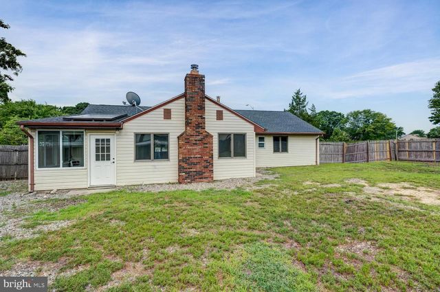 56 GEORGETOWN BLVD, Barnegat, NJ 08005