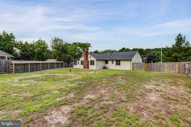 56 GEORGETOWN BLVD, Barnegat, NJ 08005