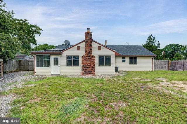 56 GEORGETOWN BLVD, Barnegat, NJ 08005