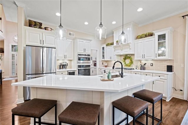 16336 Nieman Road, Overland Park, KS 66221