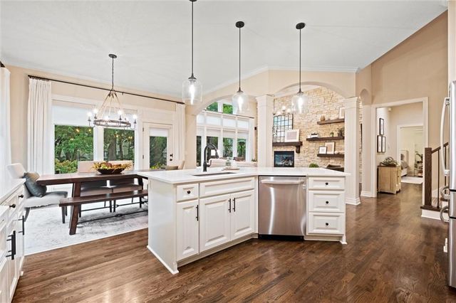 16336 Nieman Road, Overland Park, KS 66221