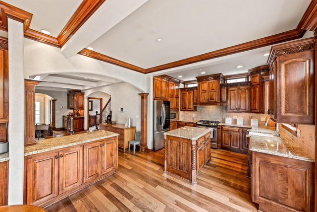2425 S Superior STREET, Milwaukee, WI 53207