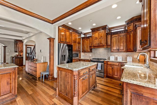 2425 S Superior STREET, Milwaukee, WI 53207