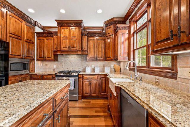 2425 S Superior STREET, Milwaukee, WI 53207