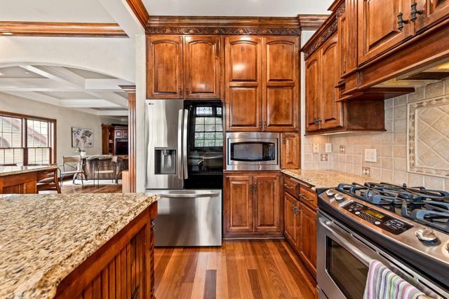 2425 S Superior STREET, Milwaukee, WI 53207