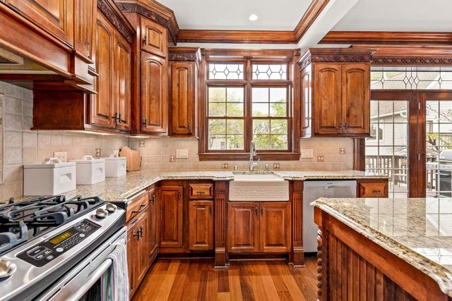 2425 S Superior STREET, Milwaukee, WI 53207