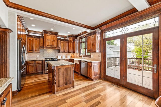 2425 S Superior STREET, Milwaukee, WI 53207