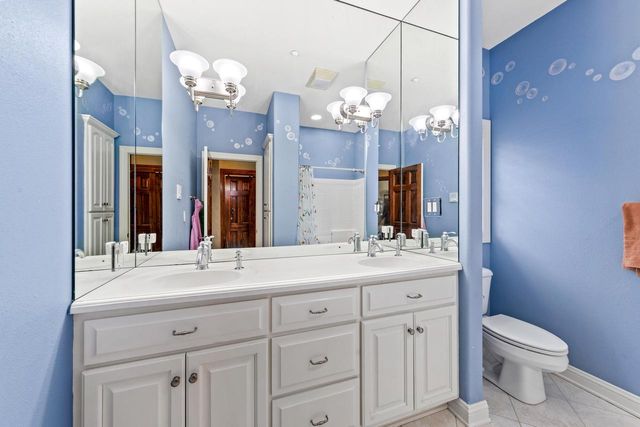 2425 S Superior STREET, Milwaukee, WI 53207