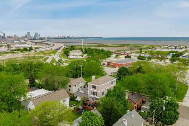 2425 S Superior STREET, Milwaukee, WI 53207