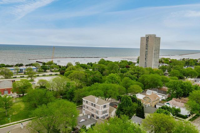 2425 S Superior STREET, Milwaukee, WI 53207