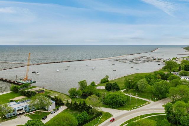 2425 S Superior STREET, Milwaukee, WI 53207